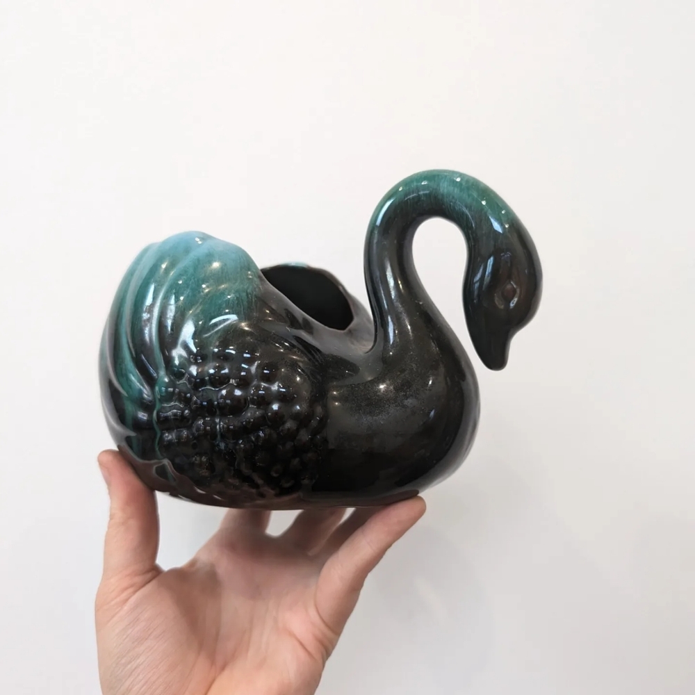 Swan planter